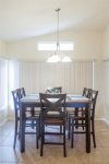 Dining area w/ seating for 6 people